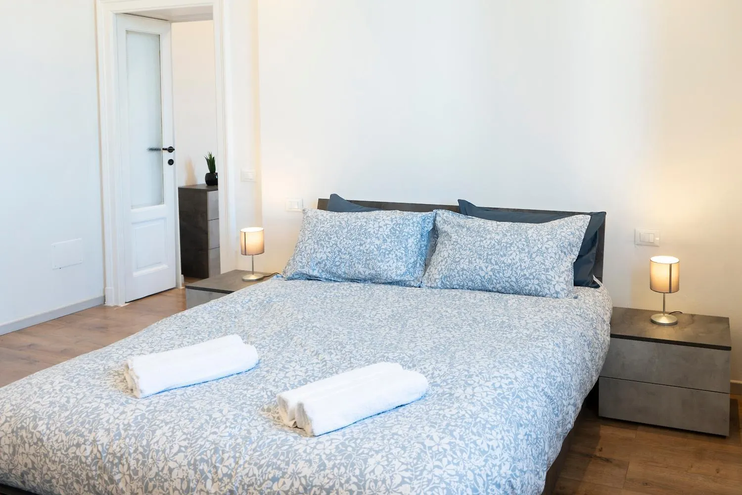 Lic11 Large Apartment Central Of Milan